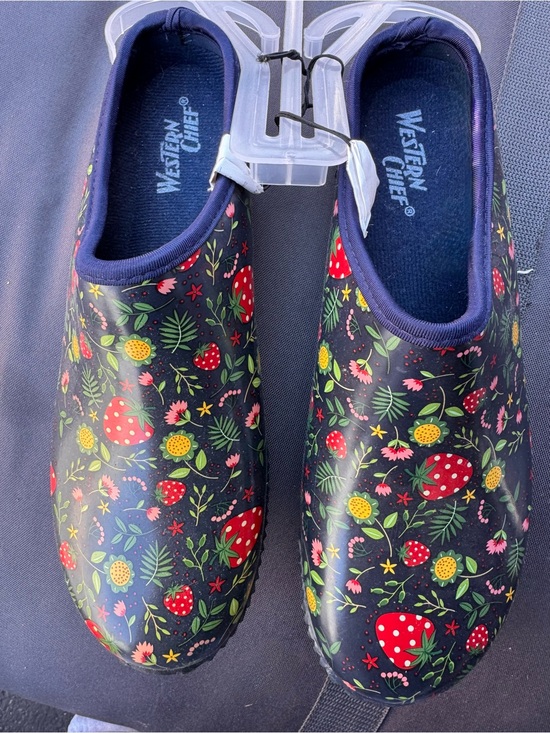 Western Chief Shoes - Western Chief Navy Strawberry & Floral Garden Rain Clogs size 10